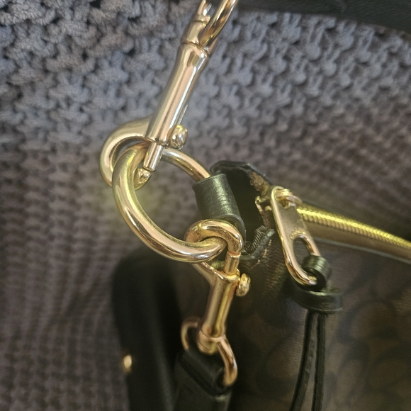 Authentic Coach Signature Pennie Shoulder Bag - Picture 7 of 16